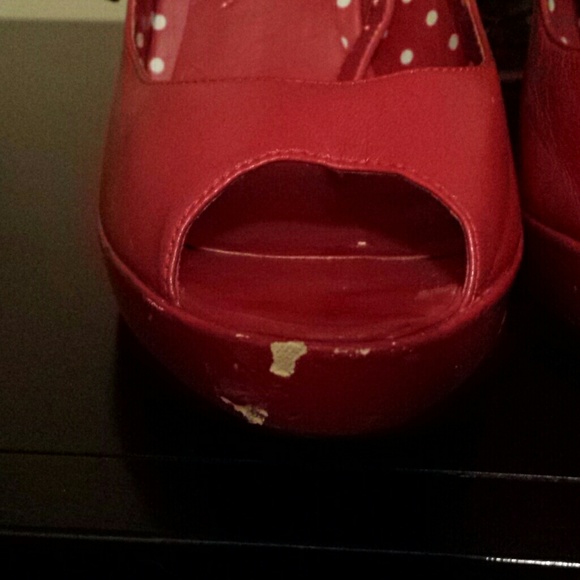 Red stilletos - Picture 4 of 8